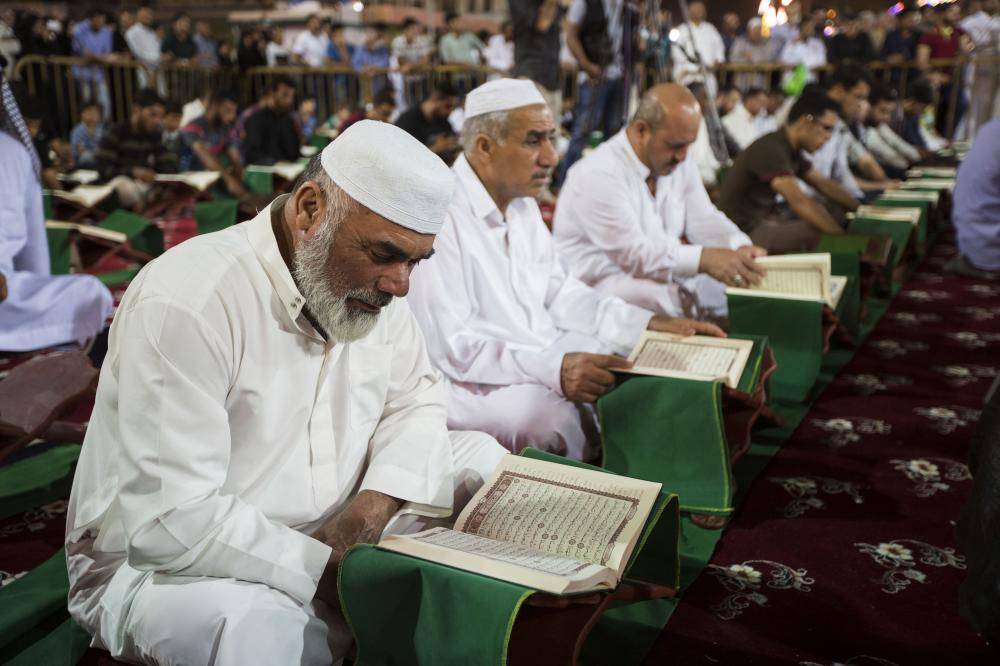 محفل انس با قرآن در حرم حضرت عباس
