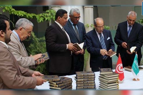 اهدای قرآن در تونس