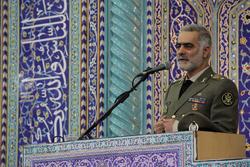 دست در دست برادران سپاهی در برابر دشمنان ملت ایران ایستاده ایم