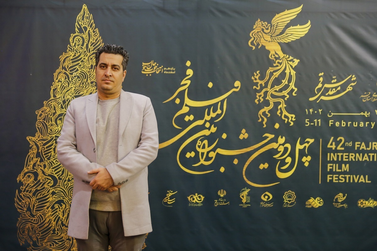 اکران فیلم «مجنون» برای خانواده شهید زین‌الدین در سینما «بازار شهر» قم