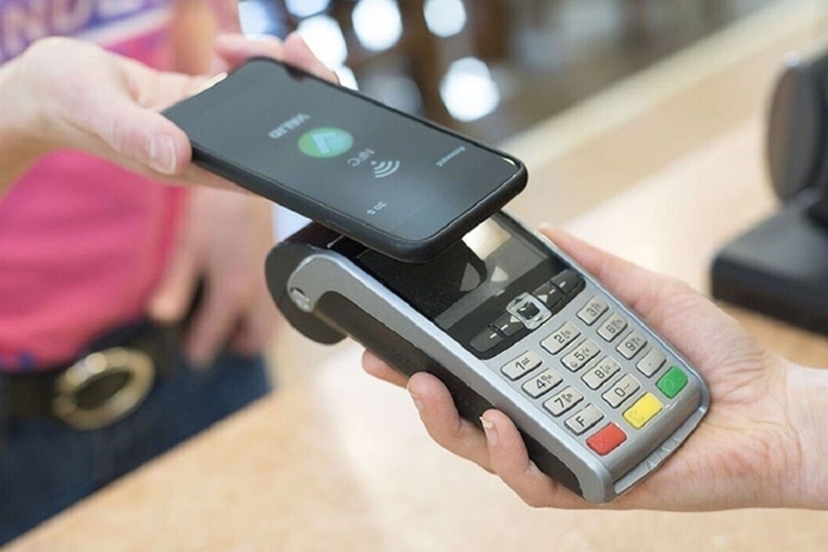 طرح «کهربا» با ۶ بانک آغاز شد/ پرداخت با گوشی به جای کارت