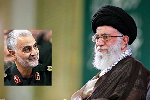 رہبر معظم کے ہاتھوں حاج قاسم سلیمانی کو نشان