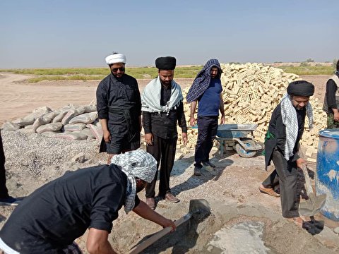 ھندوستان کے علماء ایران کے سیلاب زدہ علاقے میں امداد میں مشغول