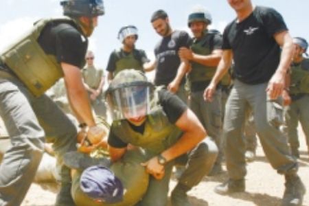 فلسطينوں کي طرف سے ريلي نکالے جانے کے احتمال پر ان کو کچلنے کے لئے صھيوني فوج الرٹ ہو گئي ہے
