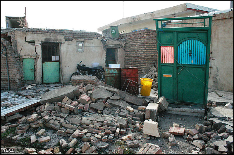 ابراز همدردي روحانيون با آسيب ديدگان زلزله شمال غرب کشور