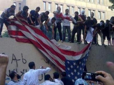  اسلام پسندوں کا امريکي سفارت پر حملہ 