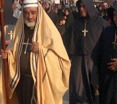 عراق کے عيسائيوں کا کربلا کے لئے پيدل سفر
