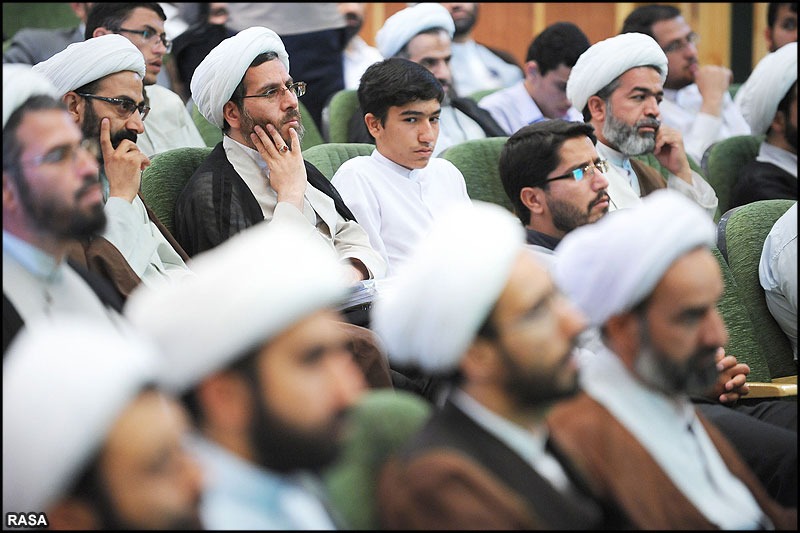 همايش طلاب و روحانيان