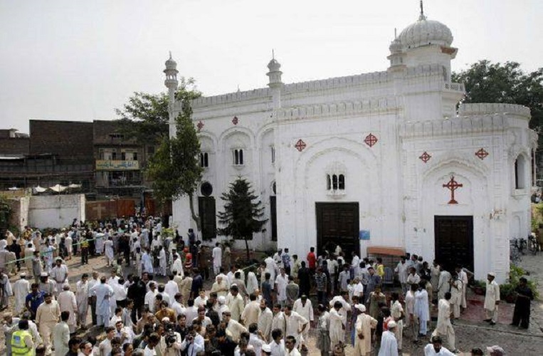 پشاور گرجا گھر پر خود کش حملہ کو پاکستانی شخصیتوں نے محکوم کیا
