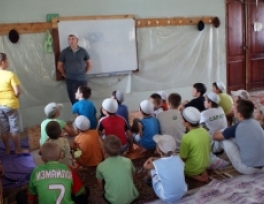 کلاس آموزش علوم ديني در يکي از مساجد تاتارستان