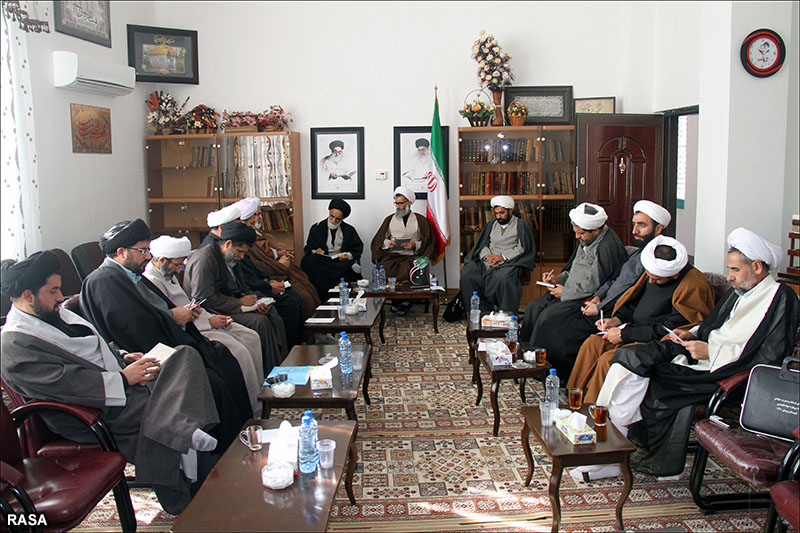 نشست ماهانه ائمه جمعه چهارمحال و بختياري