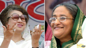 خانم ضيا در سمت چپ و خانم حسينه در سمت راست، دو رقيب سياسي ديرينه در بنگلادش