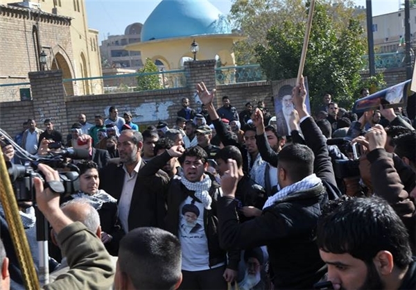 تظاهرات مردم عراق در اعتراض به توهين به رهبر معظم انقلاب در بغداد