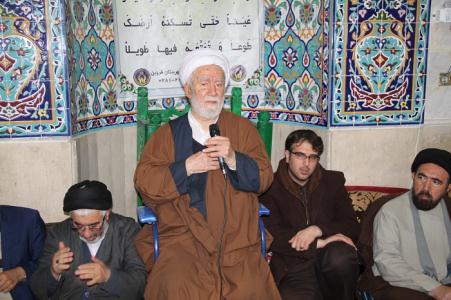 تبیین زندگی شهدا در بین جوانان امری ضروری است