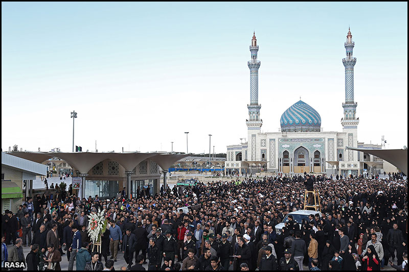 تشييع پيکر همشيره رهبر انقلاب در قم