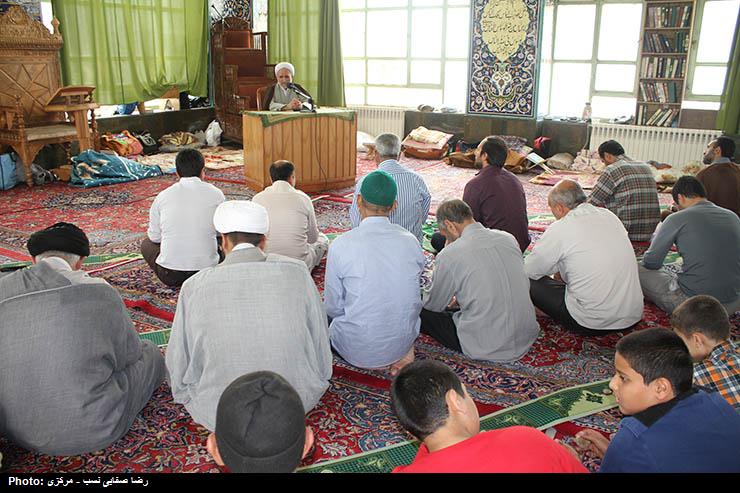 ديدار مدير کل تبليغات اسلامي استان مرکزي با معتکفين مسجد سيدهاي اراک 