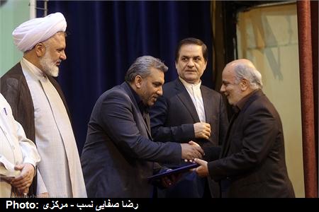 مديرکل فرهنگ و ارشاد اسلامي استان مرکزي در حوزه ترويج و توسعه فرهنگ نماز شايسته تقدير شناخته شد
