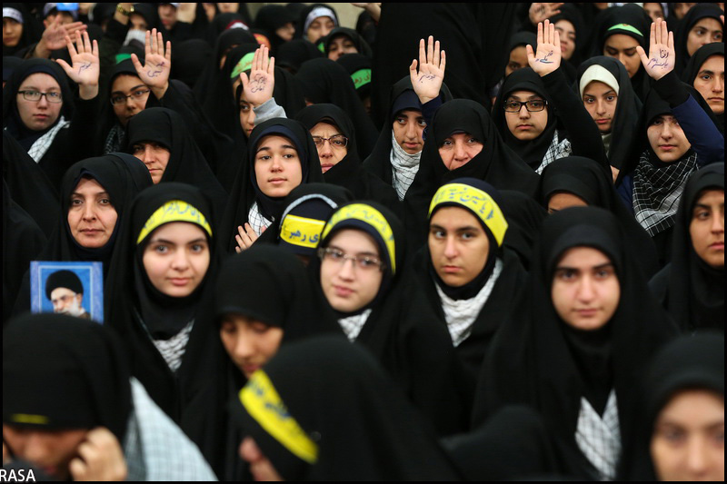 ايراني طلباء کي رھبر معظم انقلاب سے ملاقات
