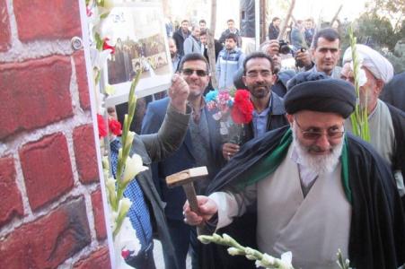 حجره طلبگي امام خميني در اراک عطرافشاني و گلباران شد