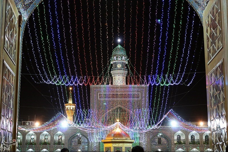 چراغانی حرم در شب عید