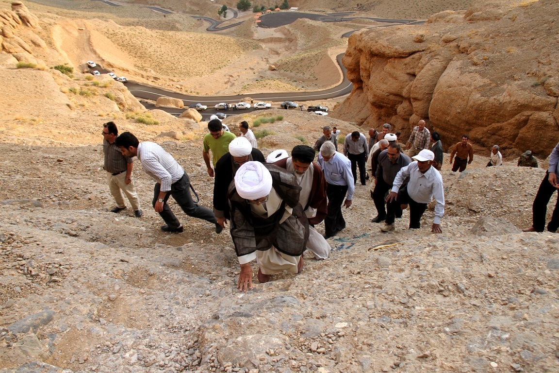 افتتاح جاده امامزاده شا‌منظرخاتون هفشجان با حضور امام جمعه شهرکرد