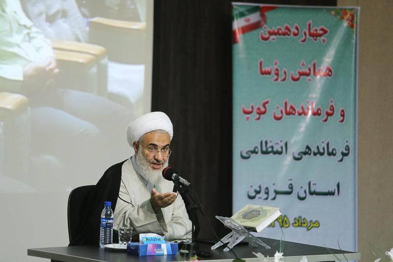  اقامه نماز جماعت سبب جلوگیری از منکرات در جامعه می‌شود 