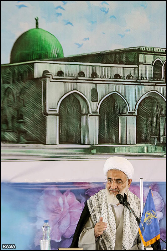 عالمی یوم مساجد تقریب میں قزوین ایران کے امام جمعہ