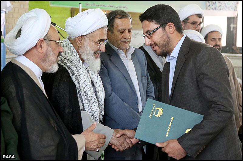 عالمی یوم مساجد تقریب میں قزوین ایران کے امام جمعہ