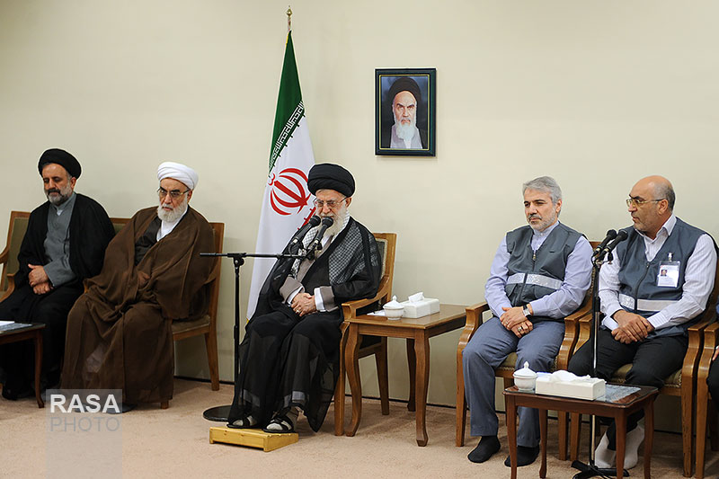 قائد انقلاب اسلامی کے ساتھ ایران کے مردم شماری تنظیم کے حکام