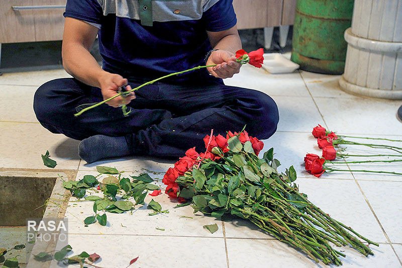 قم المقدس میں عید غدیر کی مناسبت سے پھولوں کی تقسیم