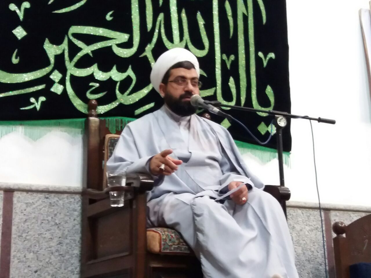 حجت الاسلام دسترنج، امام جماعت مسجدامام حسین والفجر کرمان