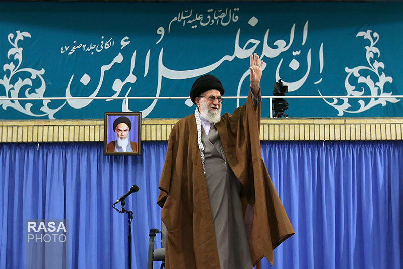 قائد انقلاب اسلامی سے ممتاز طالب علموں کی ملاقات