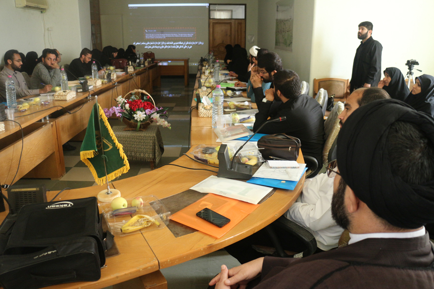 کارگاه آموزش اساتید گفتمان های دینی با موضوع سواد رسانه‌ای در بوشهر