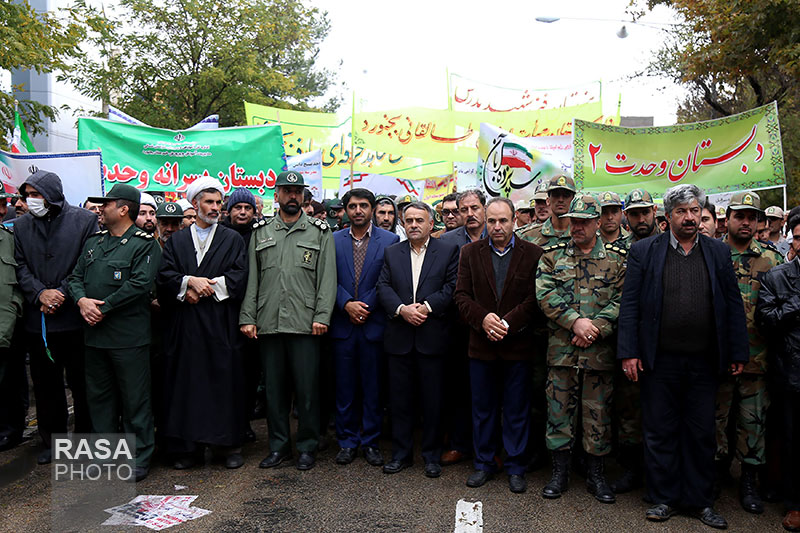 عالمی استکبار سے مقابلے کے قومی دن کی مناسبت سے بجنورد میں ریلی