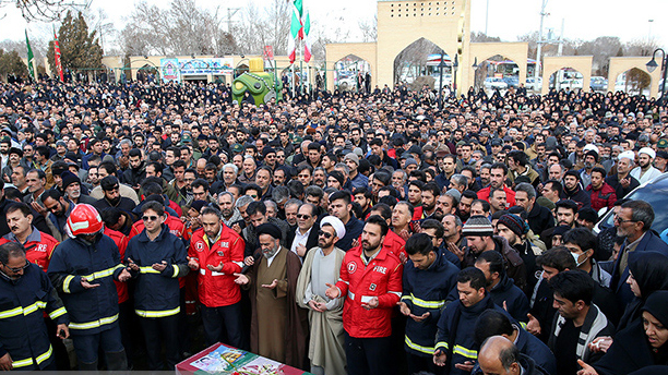 شهید آتش نشان حادثه پلاسکو در اراک تشییع و به خاک سپرده شد