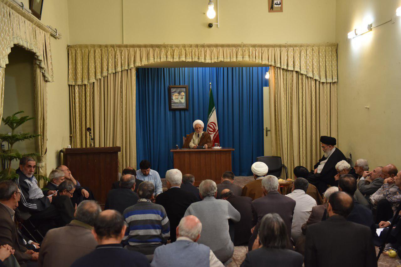 نشست یاران انقلاب با آیت‌الله ایمانی