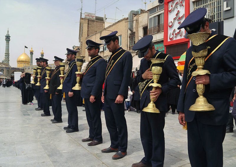 سوگواری دسته جمعی خادمان حرم حضرت معصومه در سالروز شهادت امام موسی کاظم