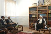 آیت الله مکارم شیرازی و حجت‌الاسلام والمسلمین هادی صادقی معاون فرهنگی قوه قضائیه