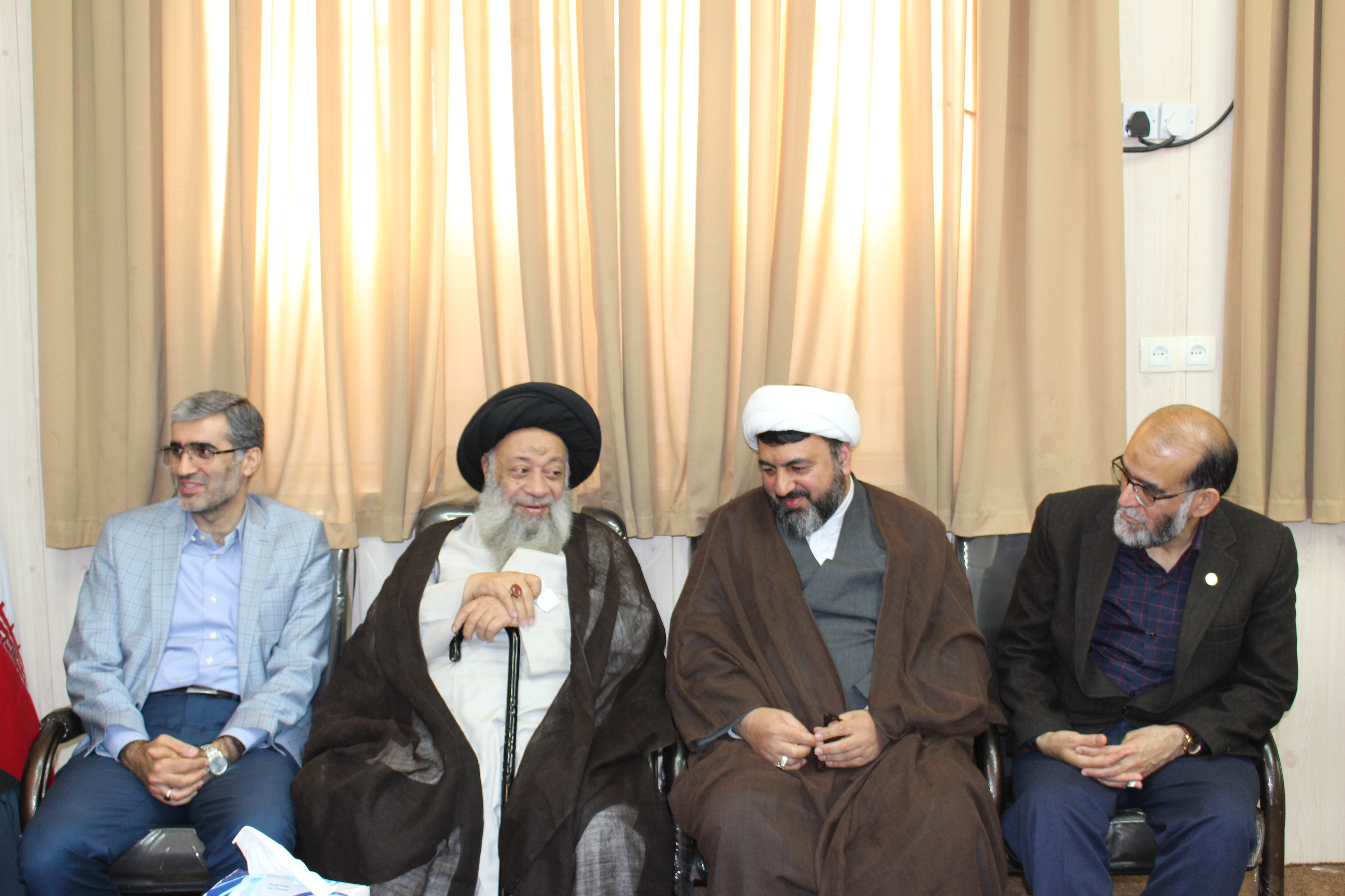 دیدار مدیران و معاونین ستاد مرکز خدمات حوزه های علمیه کشور با آیت الله موسوی جزایری