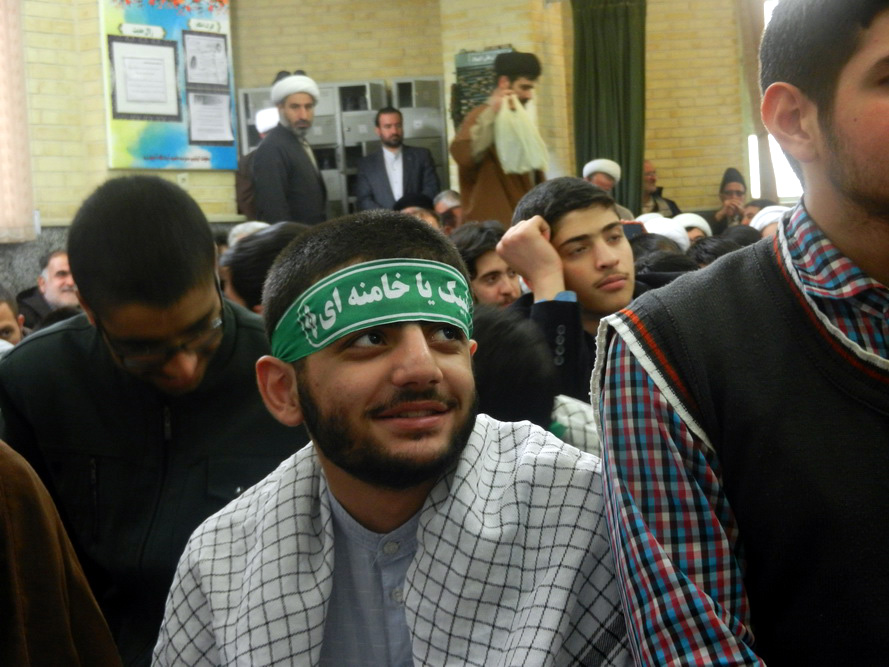 تجمع طلاب حوزه علمیه همدان نسبت به مواضع دشمنانه امریکا