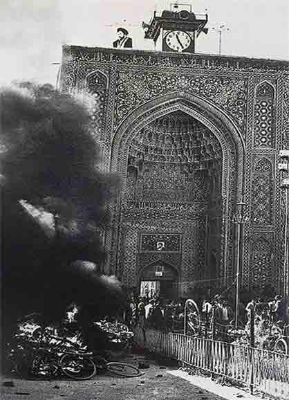 دیدنی | به آتش کشیدن مسجد جامع شهر کرمان توسط رژیم پهلوی-سال ۱۳۵۷