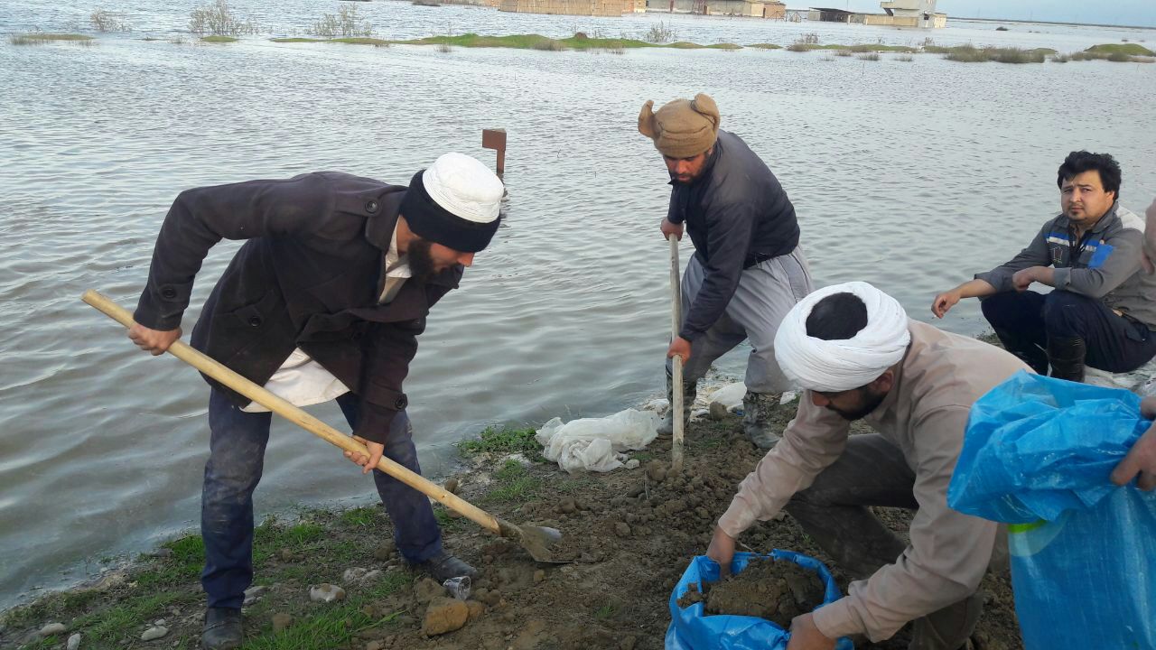 اعزام طلاب به مناطق سیل زده گلستان فرصت خوبی برای وحدت شیعه و سنی