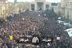 راهپیمایی مردم شیراز با شعار کوبنده مرگ‌ بر آمریکا