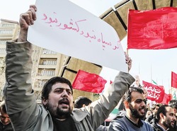 ایستادن دانشجویان انقلابی مقابل فتنه میلیشیا