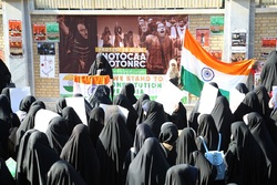 تجمع بانوان طلبه هندی در اعتراض به تصویب قانون حقوق شهروندی