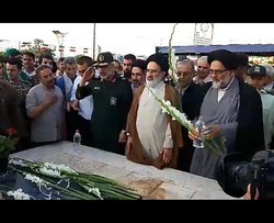 مزار شهدای ۱۵ خرداد عطر افشانی و گلباران شد + فیلم