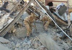 امدادرسانی کادر درمانی بیمارستان‌های ارتش به ‌زلزله‌زدگان‌