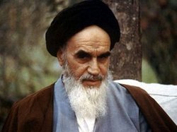 مطالعه دیدگاه امام خمینی درباره دین و سیاست برای طلاب ضروری است