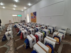 توزیع ۱۶۰۰ بسته لوازم التحریر برای دانش آموزان نیازمند خوزستانی