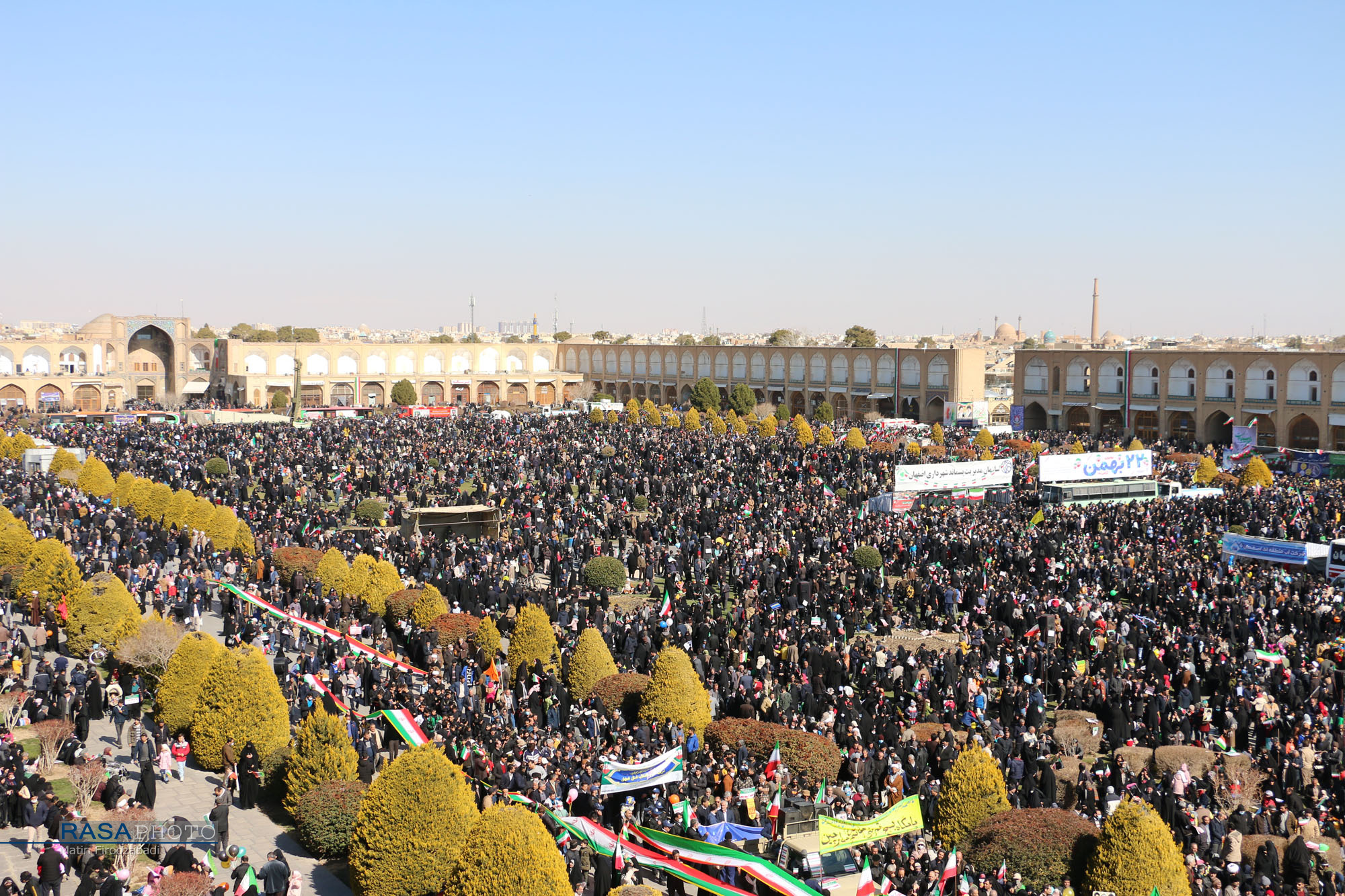 مردم اصفهان با صدای رسا حمایت از انقلاب و انزجار از استکبار را فریاد زدند